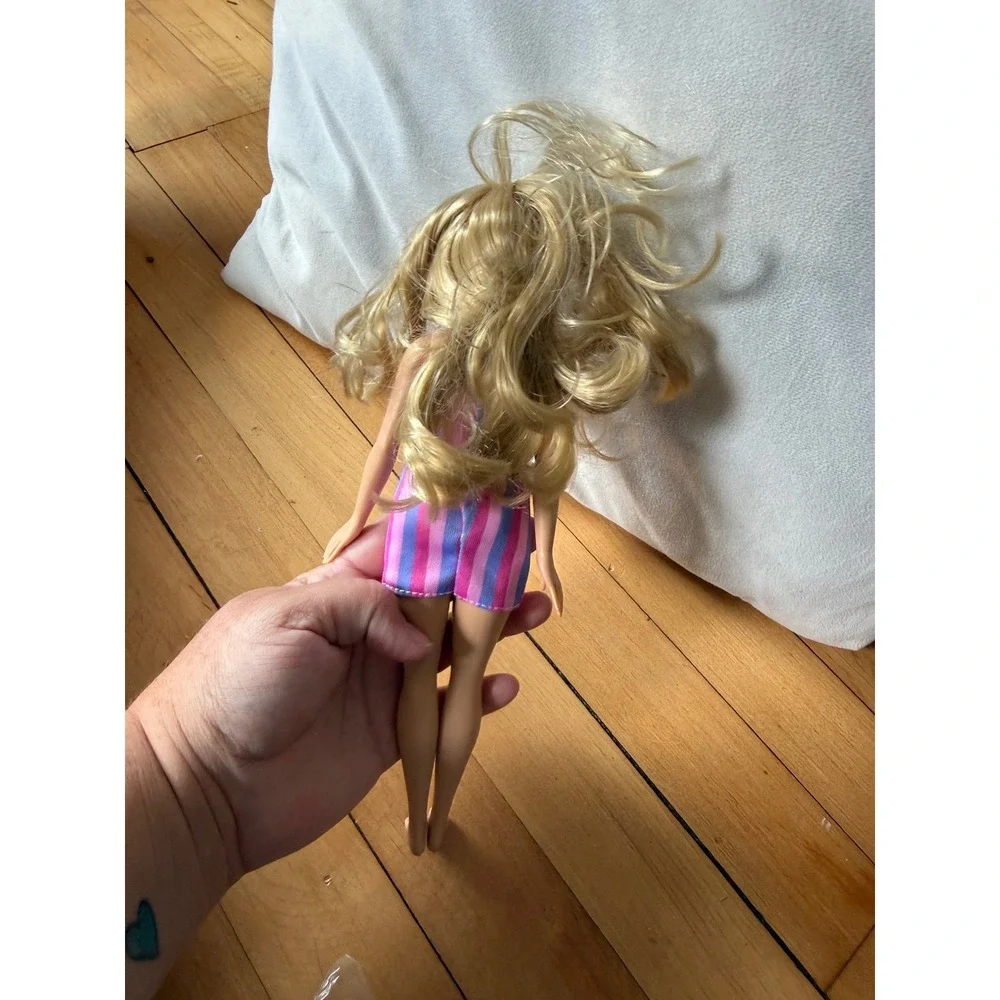 Addison Rae Fashion Doll Beach Trendsetting Style Contains 11 Doll